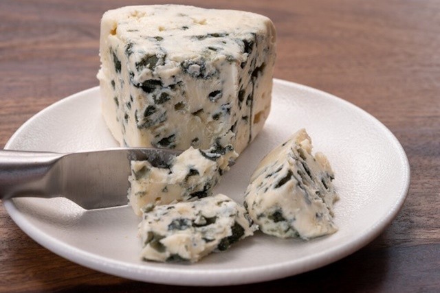 gia-tri-dinh-duong-blue-cheese-1703409629.jpg