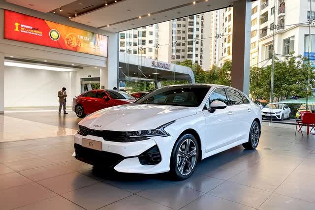 Giá xe Kia K5 lăn bánh cuối tháng 12/2023 kèm ưu đãi khủng: Toyota Camry khó giữ ‘ngôi vương’ ảnh 4