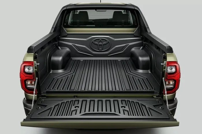 Cận cảnh ‘vua bán tải’ Toyota mới giá hấp dẫn: Thiết kế đẹp long lanh, trang bị lấn át Ford Ranger ảnh 4