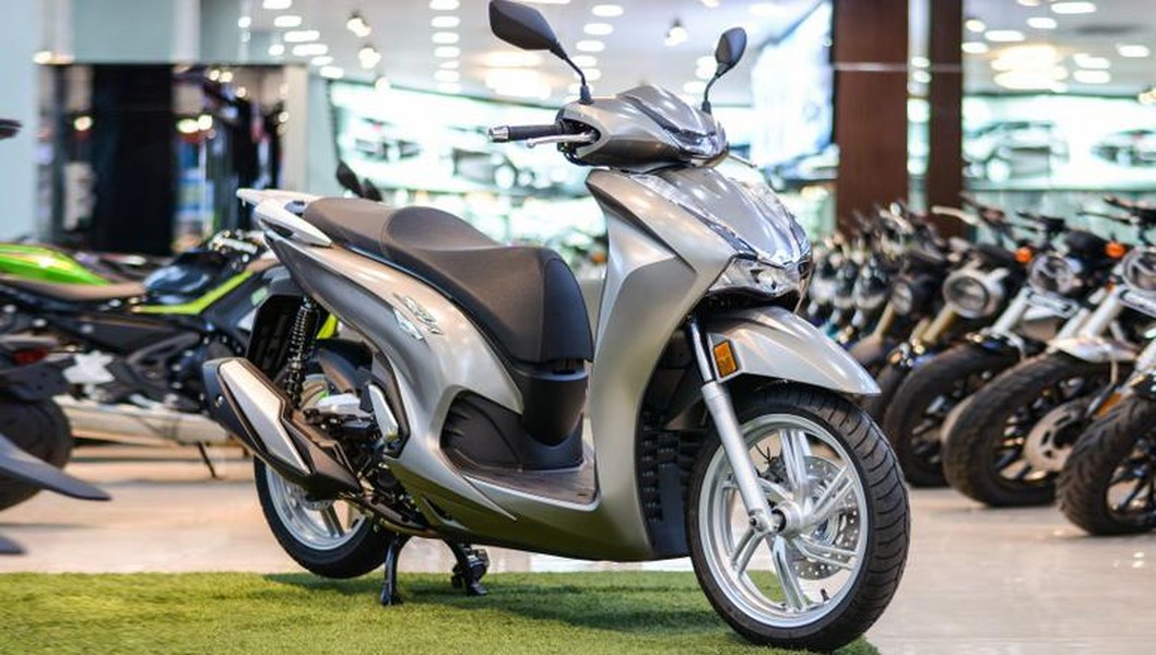 Honda SH xả hàng dịp cận Tết Nguyên đán, giảm giá cực sốc, rẻ hơn mức niêm yết tới 21,9 triệu đồng