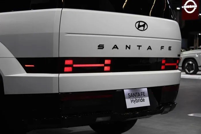 Hyundai Santa Fe 2024 trình làng phiên bản mới đẹp xuất sắc, Toyota Fortuner và Ford Everest lu mờ ảnh 5