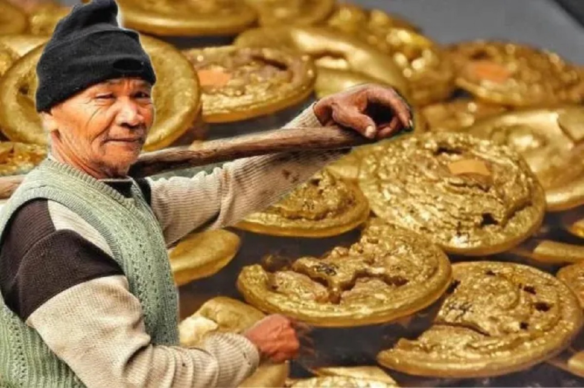 Lão nông đào giếng trong vườn phát hiện 102 kg vàng, tưởng phát tài kết cục nhận về gần 2 triệu đồng