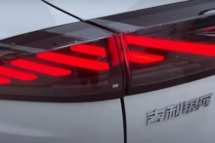 ‘Kẻ thế chân Mazda3’ thiết kế đẹp ngỡ ngàng ra mắt: Giá từ 378 triệu đồng, rẻ như Hyundai Grand i10 ảnh 7