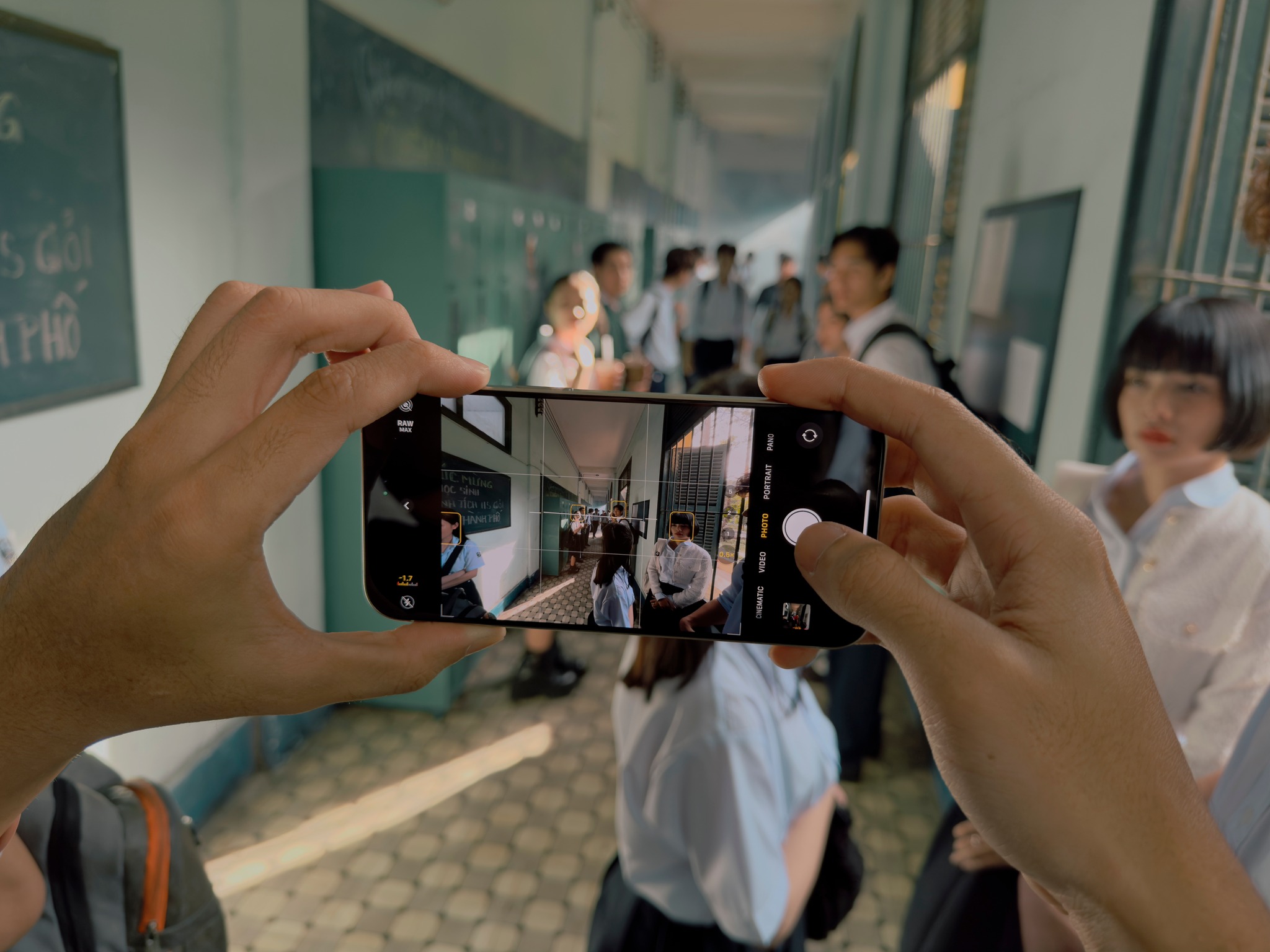 iPhone 15 Pro quay MV cho Tlinh có giá cực ưu đãi dịp Tết, chạy đua doanh số cùng Galaxy S23 Ultra