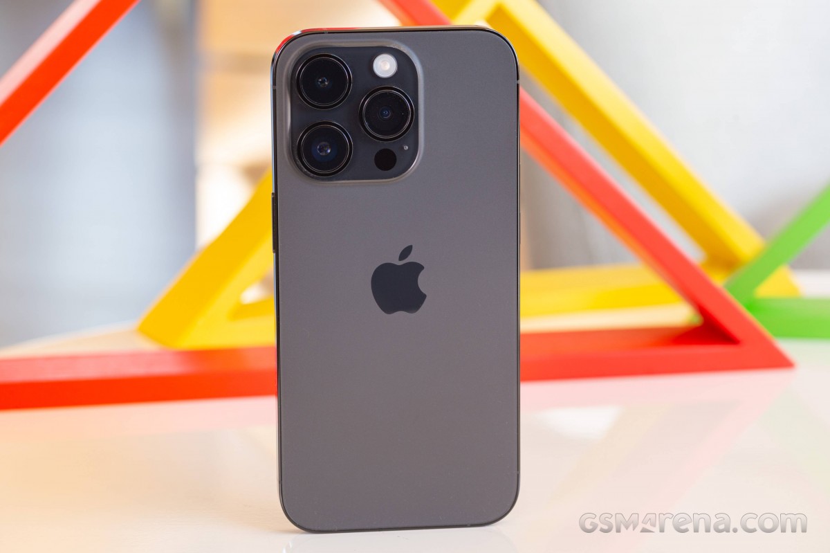 Giá iPhone 14 Pro giảm hấp dẫn cận Tết Nguyên đán 2024, tính năng xịn sò chẳng kém iPhone 15 Pro là bao