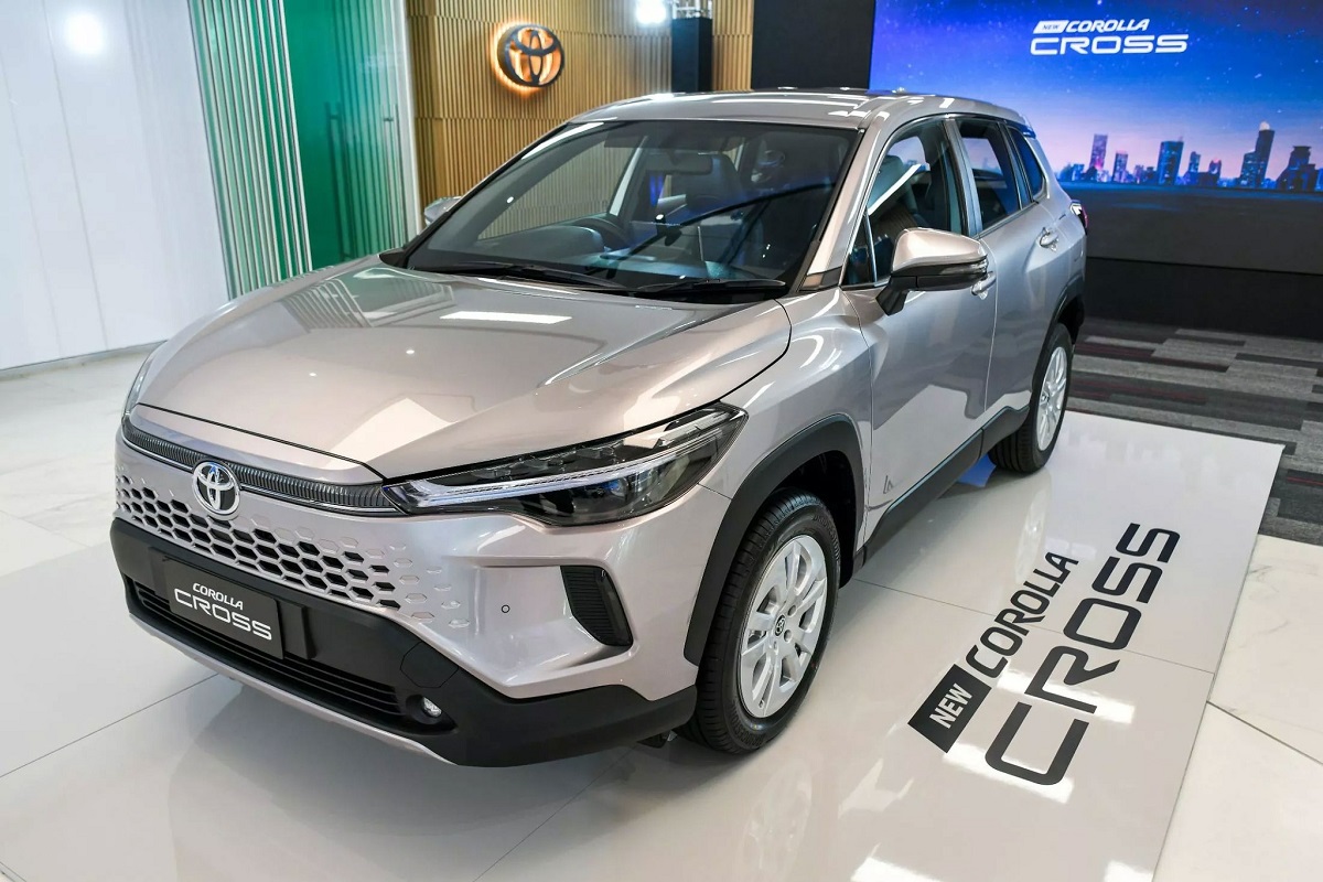 Cận cảnh Toyota Corolla Cross 2024 giá 657 triệu đồng vừa ra mắt: Tổng thể đẹp, mâm xe gây tranh cãi