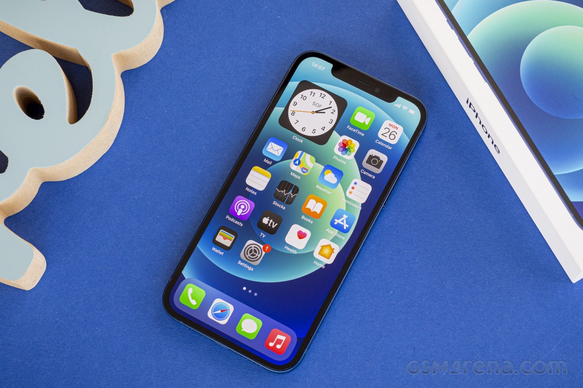 Chiến binh OLED giá rẻ - iPhone 12 giảm chạm sàn, trang bị siêu ngon bổ rẻ, đe nẹt cả Galaxy S24 5G