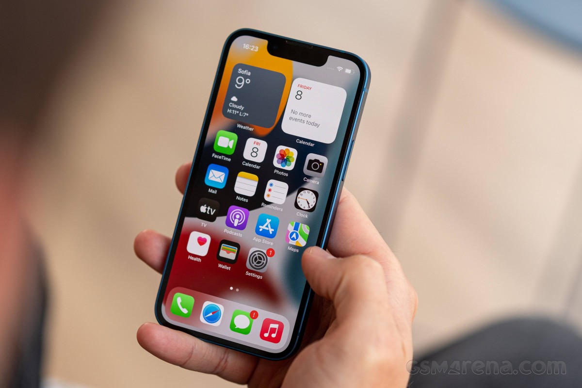 Giá iPhone 13 mini giảm sập sàn cuối tháng 2, iPhone xịn ngon bổ rẻ mê mẩn khách Việt, ‘đe nẹt’ Galaxy S22