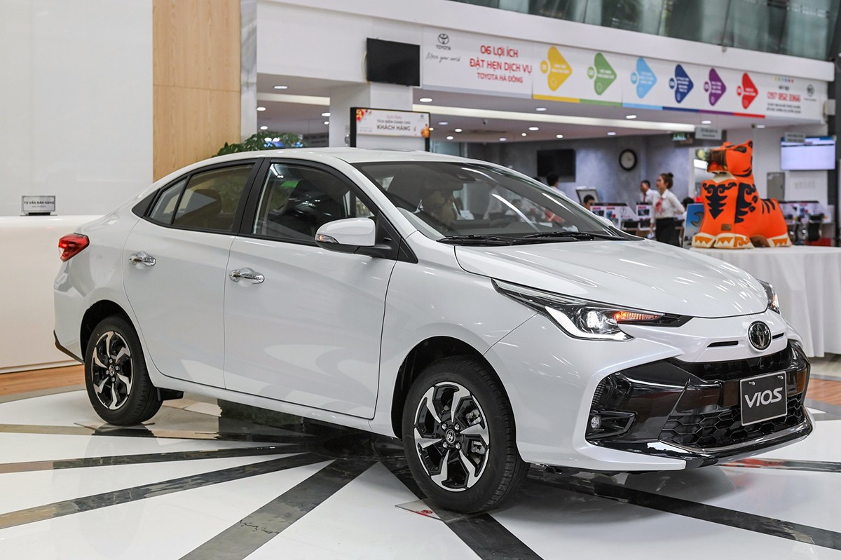 Toyota Vios giảm giá niêm yết xuống mức cực rẻ, ‘chơi tất tay’ với Honda Ciy và Hyundai Accent