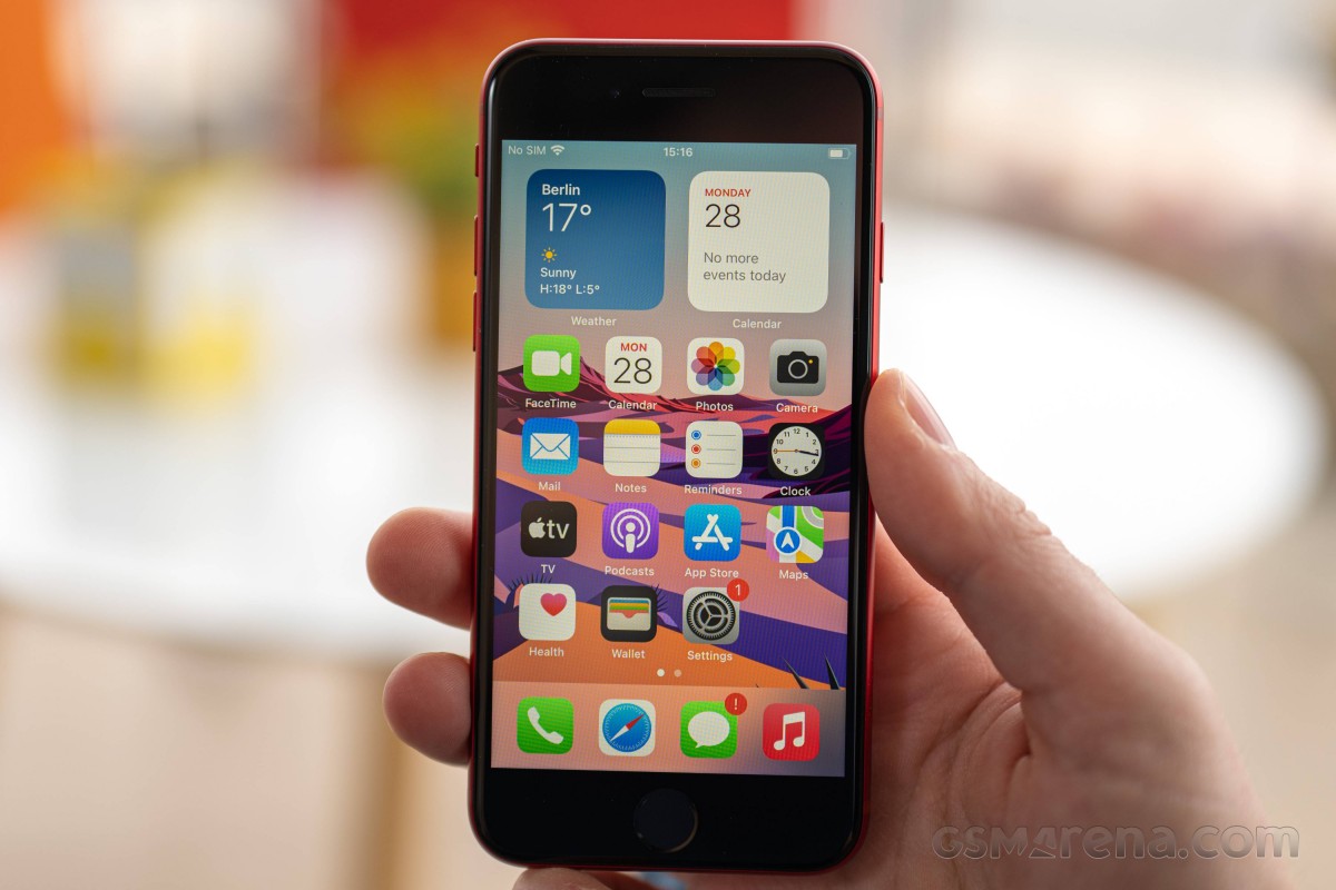 iPhone SE 3 ngày càng bị thất sủng, giá thị trường rẻ như cho nhưng trang bị ngang ngửa iPhone 13