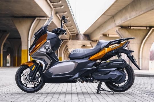 Đẩy Honda SH vào thế khó, ‘tân binh’ xe ga ra mắt giá rẻ giật mình, có phanh ABS và động cơ 350cc ảnh 3