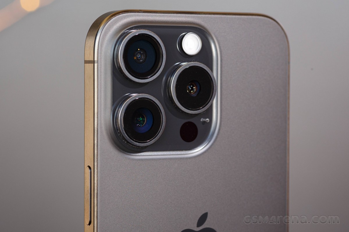 Đây là vua smartphone Titan giá rẻ,  ăn đứt iPhone 15 Pro Max và Galaxy S24 Ultra về giá