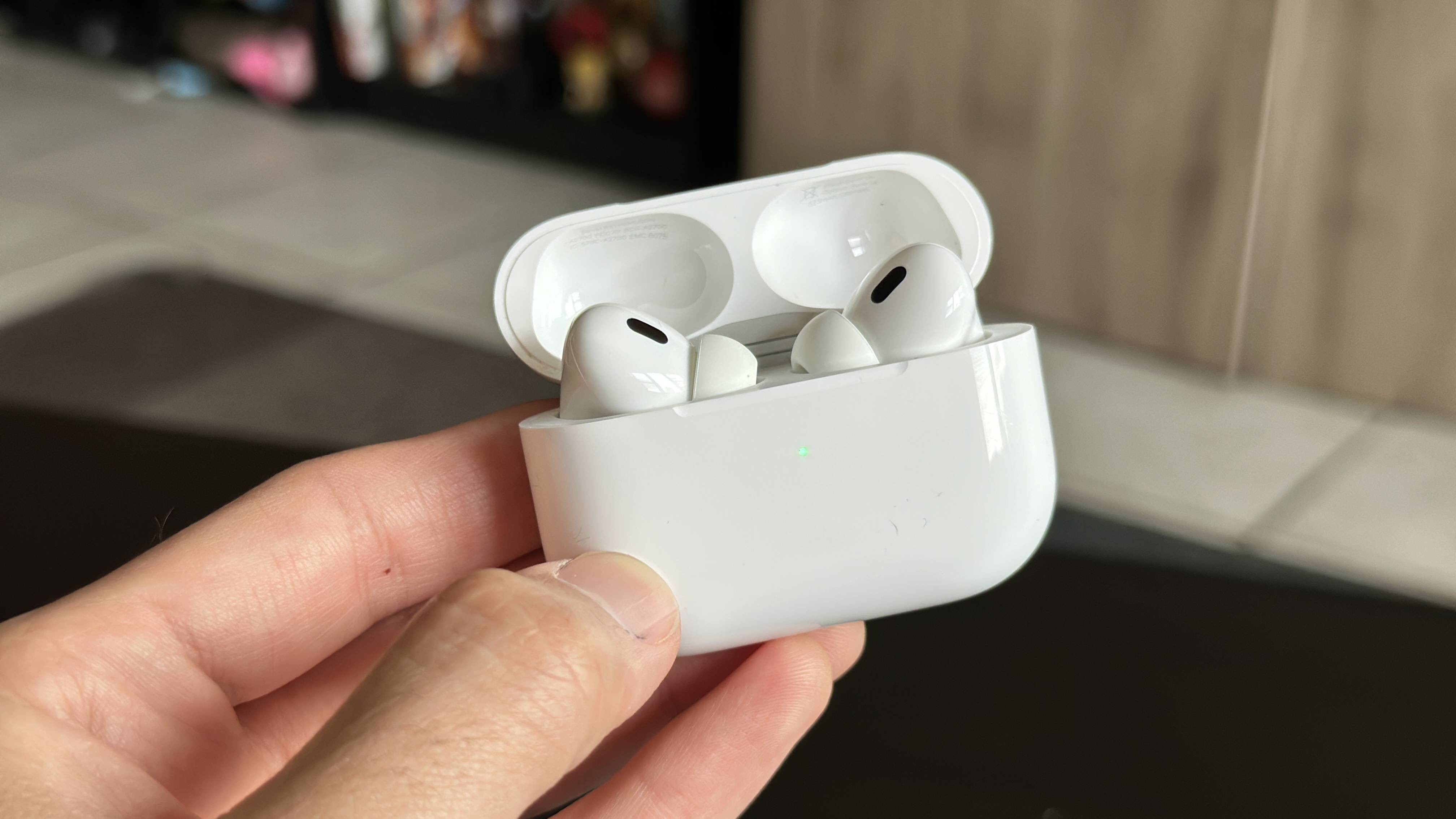 airpods-1712119117.jpg