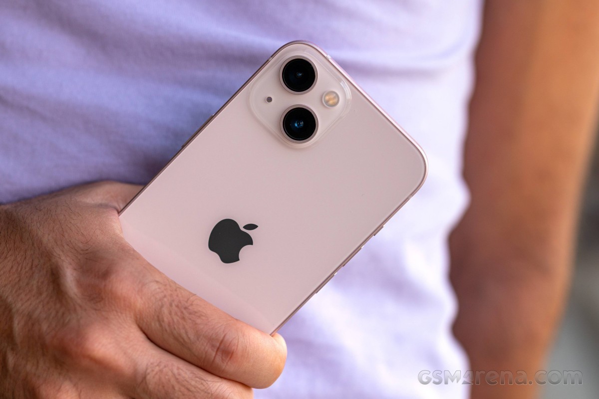 Chiến thần iPhone đa năng giá rẻ gọi tên iPhone 13, giá cực bèo nhưng camera Galaxy S24 cũng ngại