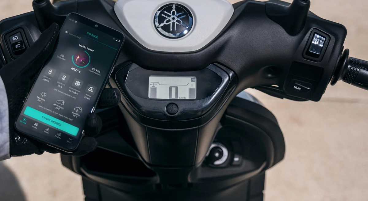 Quên Honda Vision và LEAD đi, Yamaha ra mắt ‘tân binh’ xe tay ga cực độc đáo, có đèn LED, màn hình LCD