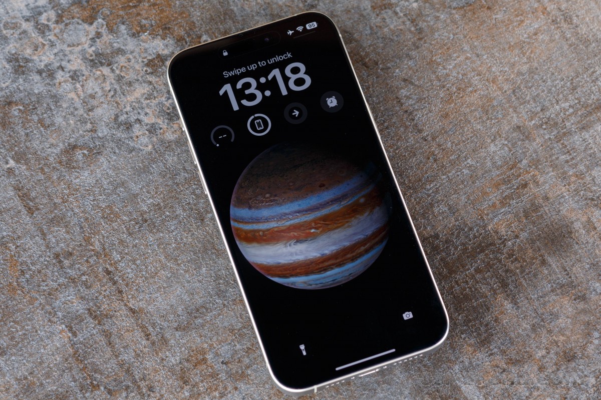 iPhone 15 Pro Max thiết kế titan mỏng nhẹ bền bỉ giảm giá sập sàn, hiệu năng khủng quyết đấu Galaxy S24 Ultra