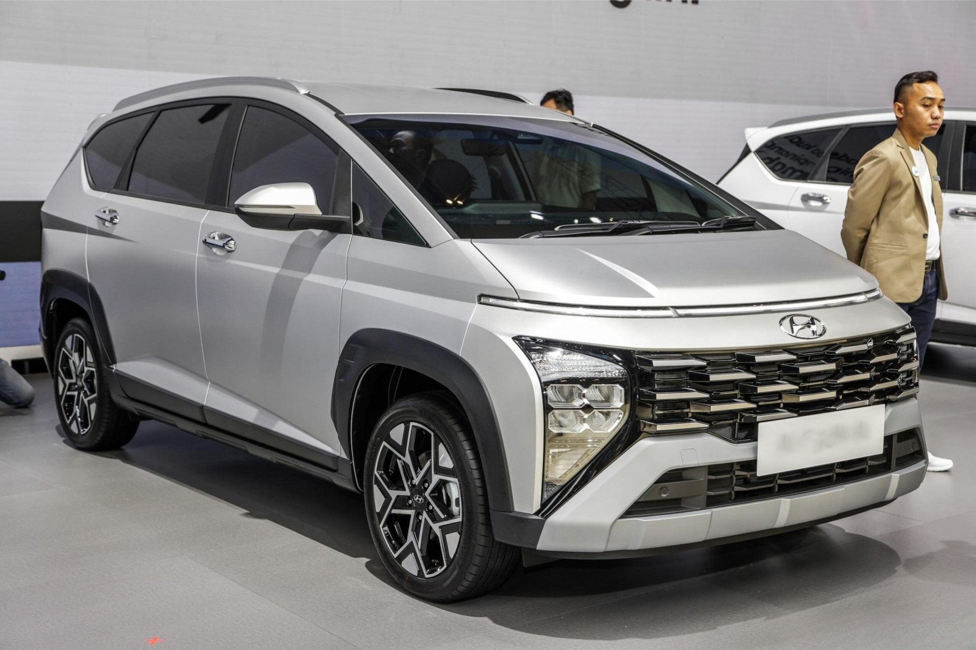 Tin xe trưa 8/4: Đại lý báo giá ‘cơn ác mộng’ của Mitsubishi Xpander Cross chỉ hơn 400 triệu đồng