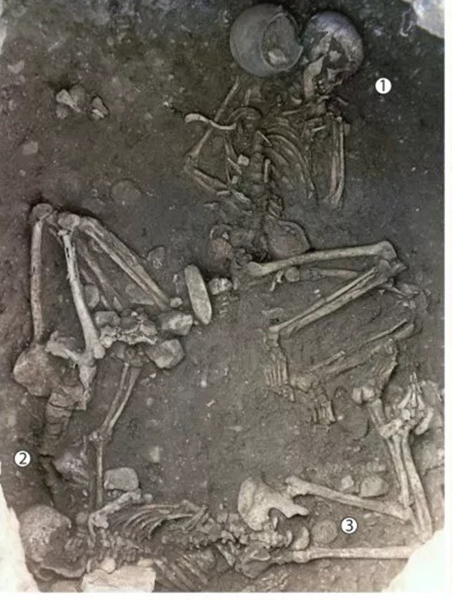 neolithic-burial-1712824395.jpg