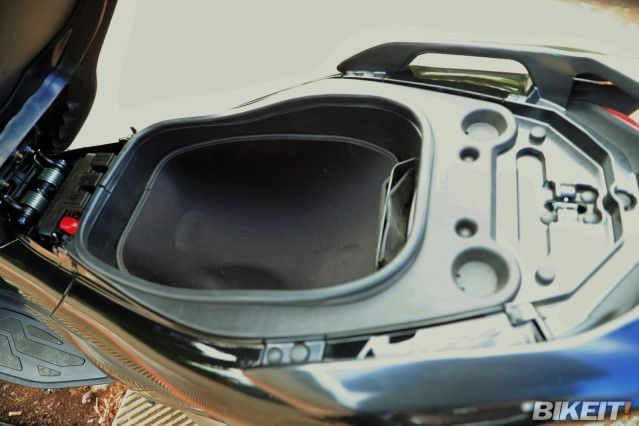 ‘Tân binh’ xe tay ga trên cơ Honda SH có thiết kế cực ngầu, ABS kênh đôi và màn TFT, giá cạnh tranh ảnh 5