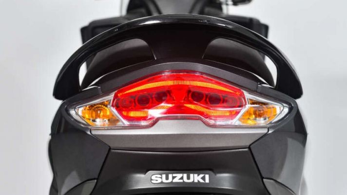 Tin xe hot 20/4: Suzuki mở bán ‘vua tay ga’ 125cc mới giá 37 triệu đồng, ‘soán ngôi’ Honda Air Blade ảnh 1