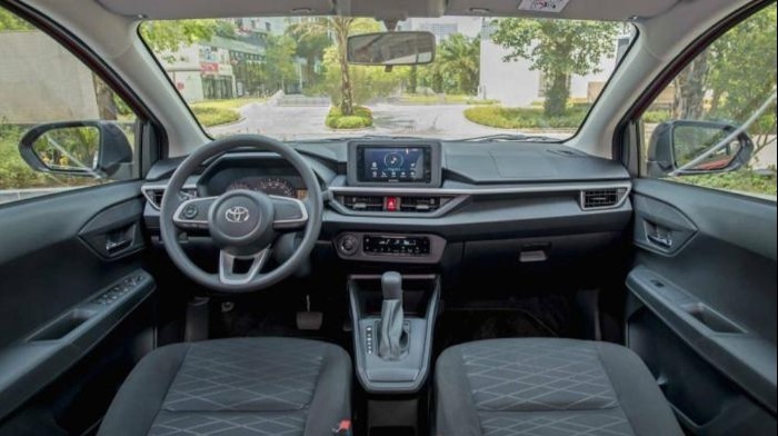 Quên Kia Morning và Hyundai Grand i10 đi, mẫu hatchback rẻ nhất của Toyota đang giảm giá kỷ lục ảnh 3