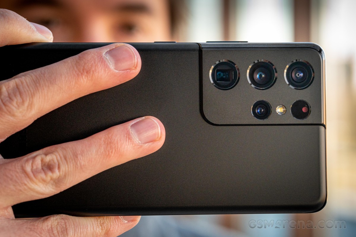 Siêu phẩm camera zoom 100x như Galaxy S24 Ultra giá chỉ hơn 8 triệu đồng, ăn đứt iPhone 15Pro Max 