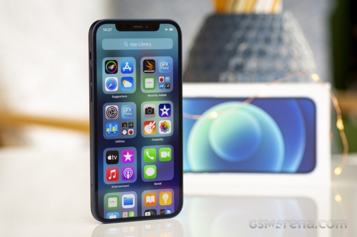 Chiến bình OLED giá rẻ iPhone 12 xuống giá kỷ lục, rẻ như bèo đầu tháng 5, áp sát Galaxy A55 5G