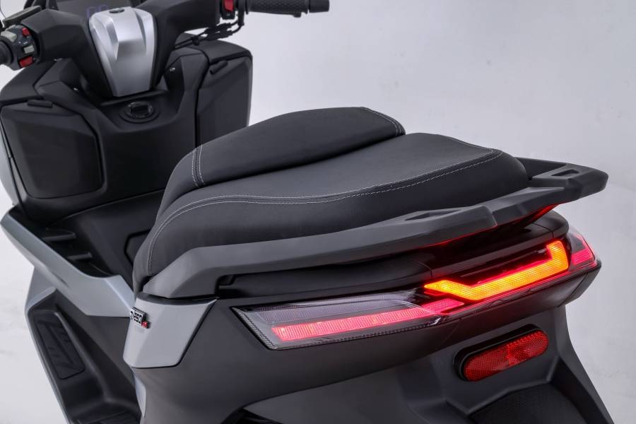 Quên Honda SH đi, ra mắt ‘vua xe ga’ mới có thiết kế tuyệt đẹp, có màn TFT 7 inch, phanh ABS, giá rẻ