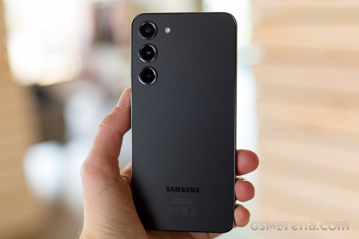 Galaxy S23 Plus làm lu mờ iPhone 15 Pro Max khi tung giảm giá cực mạnh, giá rẻ hơn một nửa