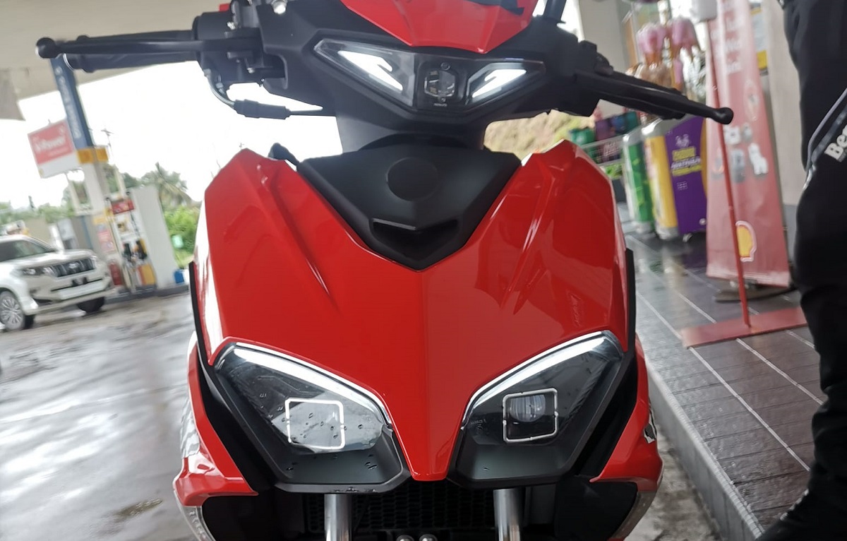 Bỏ qua Honda Winner X và Exciter, dân tình săn đón ‘vua côn tay\' 155cc mới có phanh ABS, màn LCD này