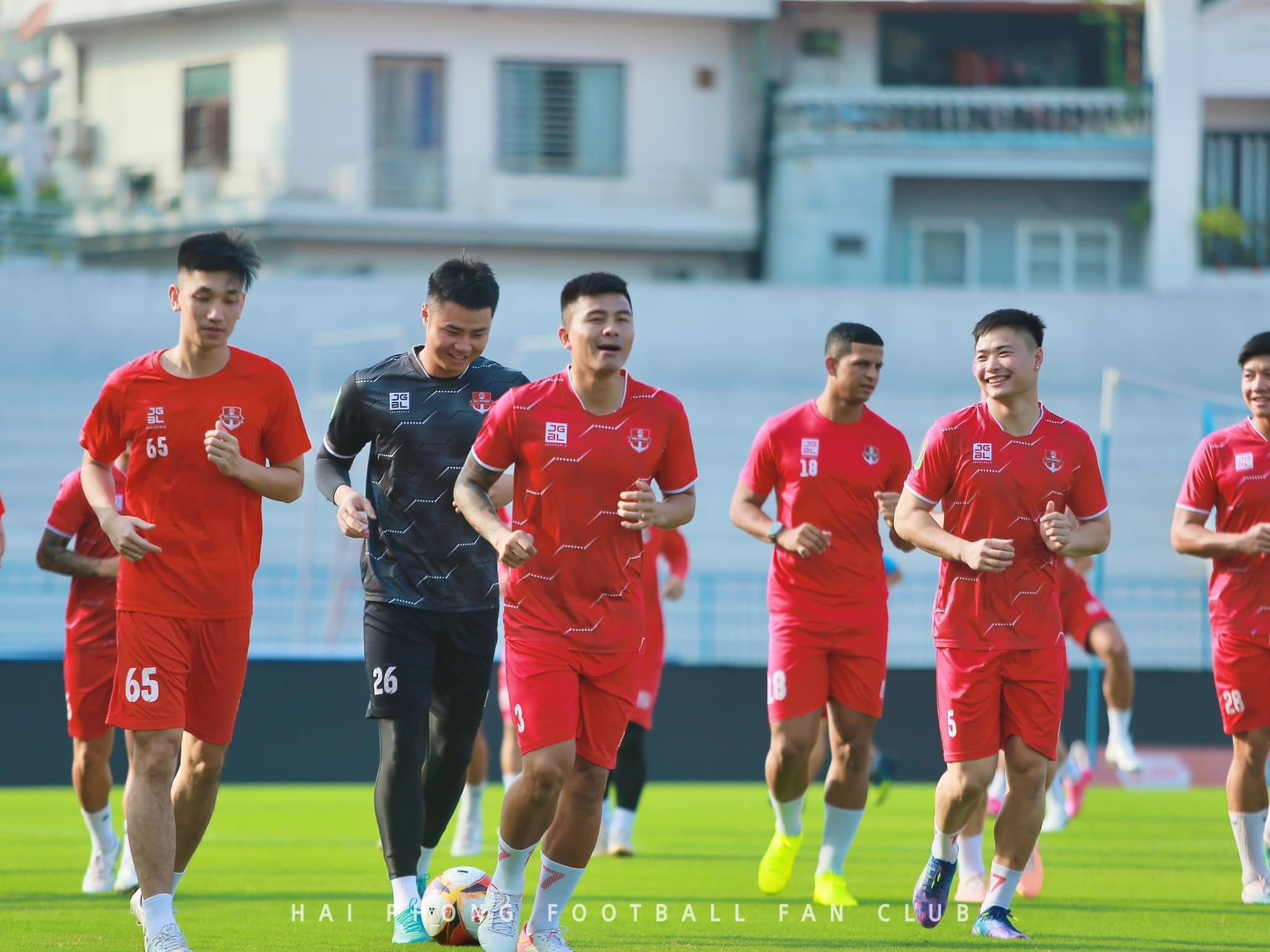 Kết quả bóng đá V.League hôm nay: Tuấn Anh gây sốt ở Nam Định; QBV Việt Nam lập kỷ lục không tưởng?