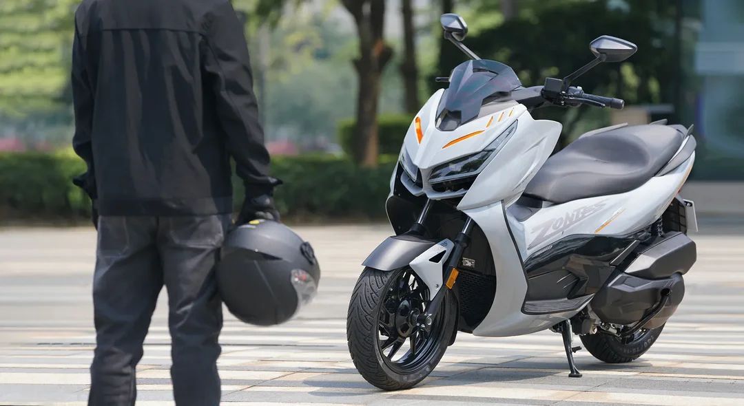 ‘Quái thú’ xe tay ga 400cc vừa ra mắt đã át vía Honda SH: Giá chỉ hơn 90 triệu đồng, có phanh ABS 2 kênh