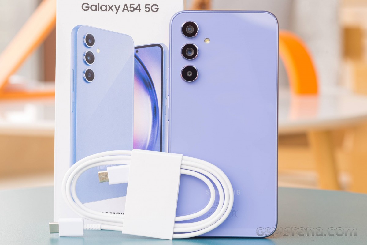 Cựu vua Android tầm trung 2023 - Galaxy A54 vẫn cực chiến, giá rẻ như cho, áp đảo cả iPhone 15