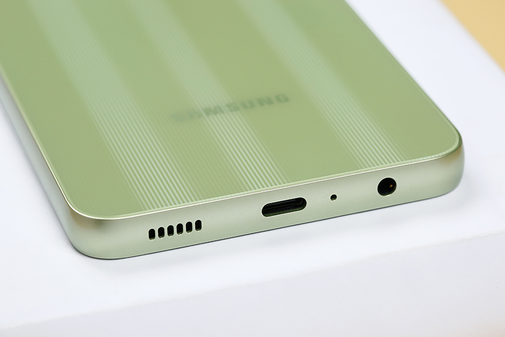Lộ diện mẫu smartphone Samsung giá siêu rẻ dành cho mọi nhà