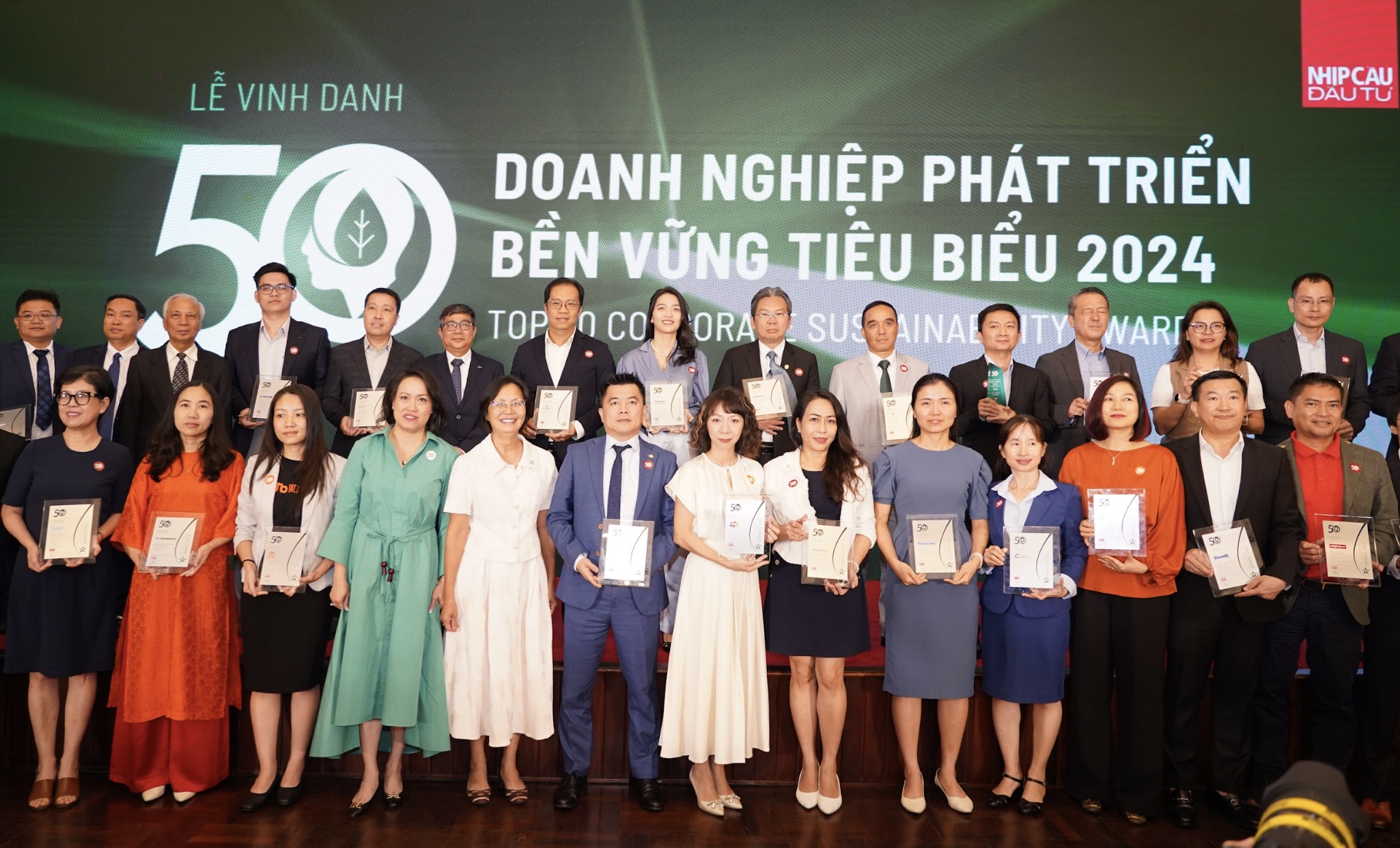 FPT dành cú đúp giải thưởng tại Lễ công bố TOP 50 doanh nghiệp phát triển bền vững