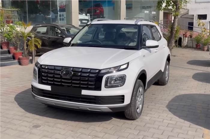 Tin xe trưa 18/8: ‘Vua SUV’ Hyundai ra mắt thiết kế đẹp mê ly, giá 265 triệu đồng rẻ hơn Kia Morning