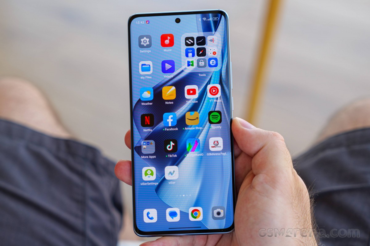 OPPO Reno10 giá từ 8 triệu, màn hình lớn như iPhone 15 Pro Max, camera xịn chẳng kém Galaxy S24