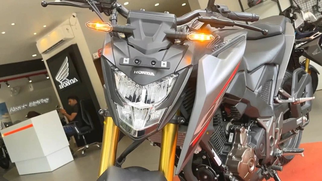 ‘Vua côn tay’ Honda 300cc mở bán giá 62 triệu đồng, có ABS 2 kênh ăn đứt Winner X và Yamaha Exciter