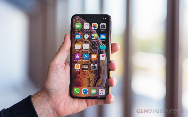 Giá iPhone XS Max rẻ nhất tháng 10, giảm không thấy đáy, trang bị cao cấp ngang cơ iPhone 16