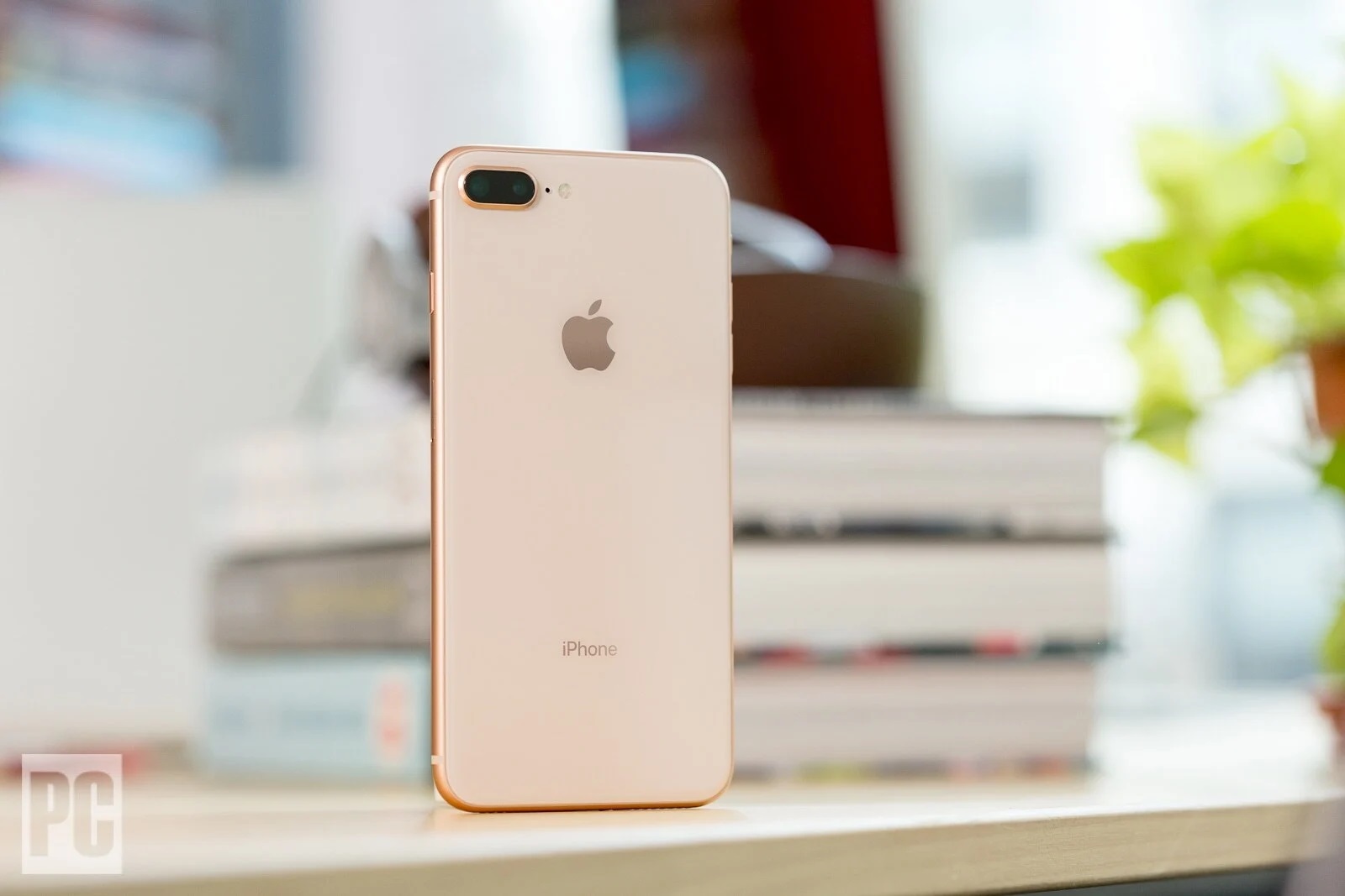 iPhone 8 Plus huyền thoại vẫn chưa hết hot, camera zoom quang chiến hơn iPhone 16, chỉ từ 3 triệu