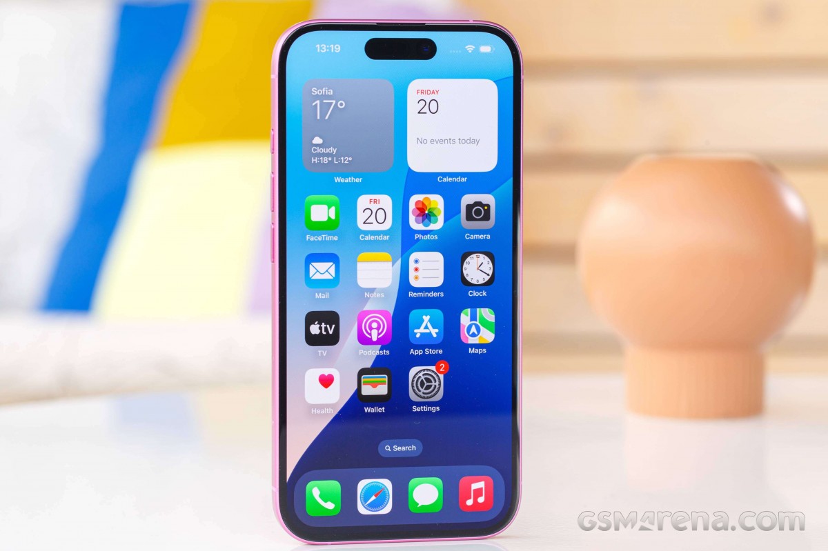 iPhone 16 thua đứt đuôi vua tầm trung màn lớn Galaxy A35 5G về màn hình dù đắt gấp 3 lần