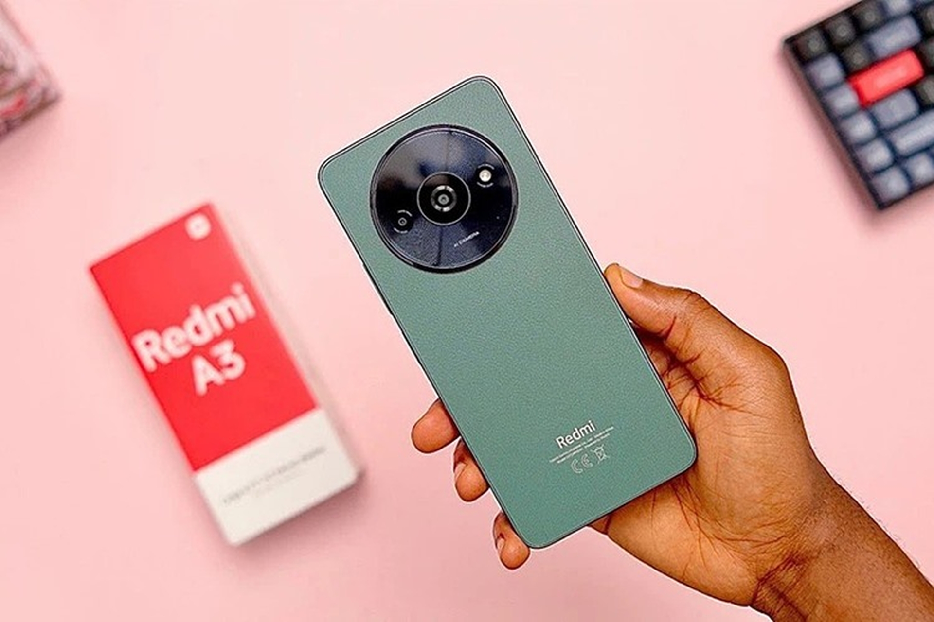 Redmi A3 vẫn là điện thoại Xiaomi giá rẻ nhất Việt Nam, thiết kế đẹp kém gì Xiaomi 14 Ultra