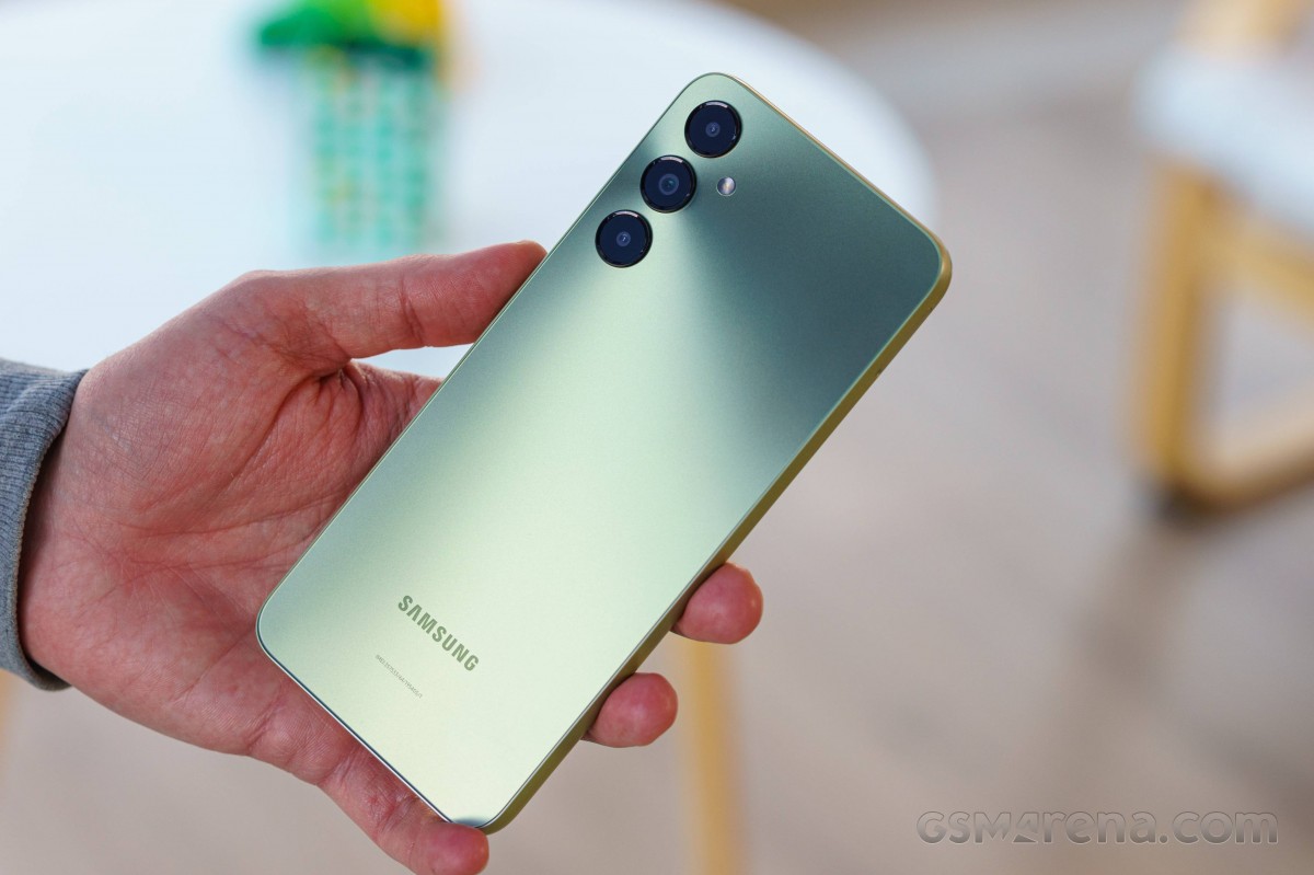 Galaxy A05s càn quét phân khúc giá rẻ với màn 90Hz, camera 50MP, pin 5000 mAh, áp đảo iPhone 16