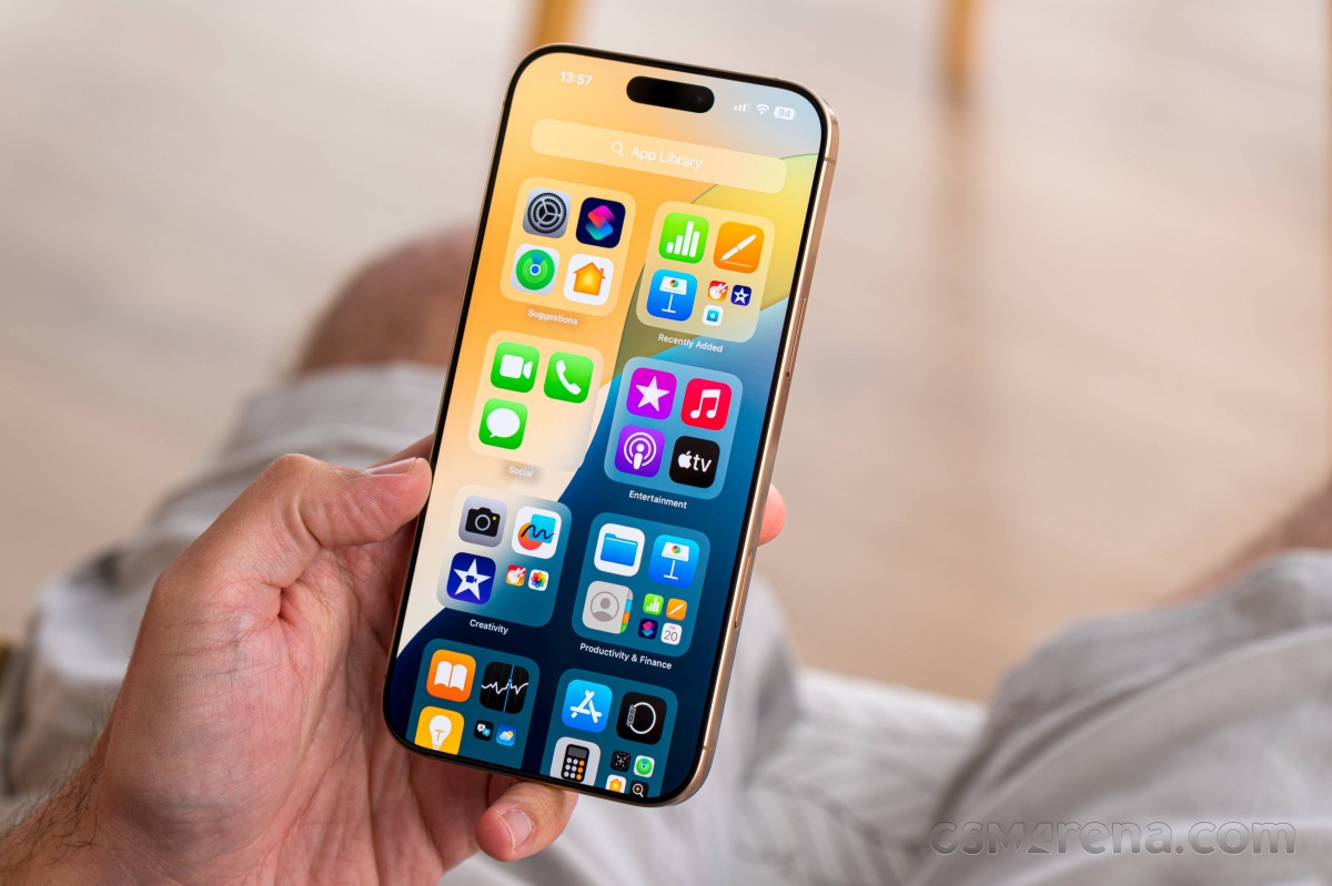 iPhone 16 Pro Max 256GB giảm đậm cuối năm, giá rẻ lấn át Galaxy S24 Ultra, OPPO Find X6 Pro