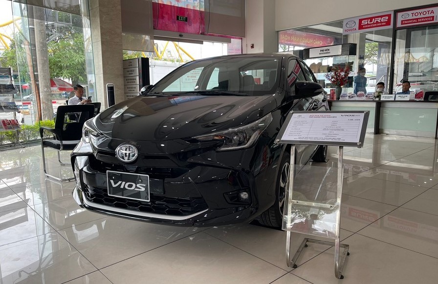 Giá lăn bánh Toyota Vios cuối tháng 12/2024 ‘rẻ như cho’, hạ đo ván cả Honda City và Hyundai Accent