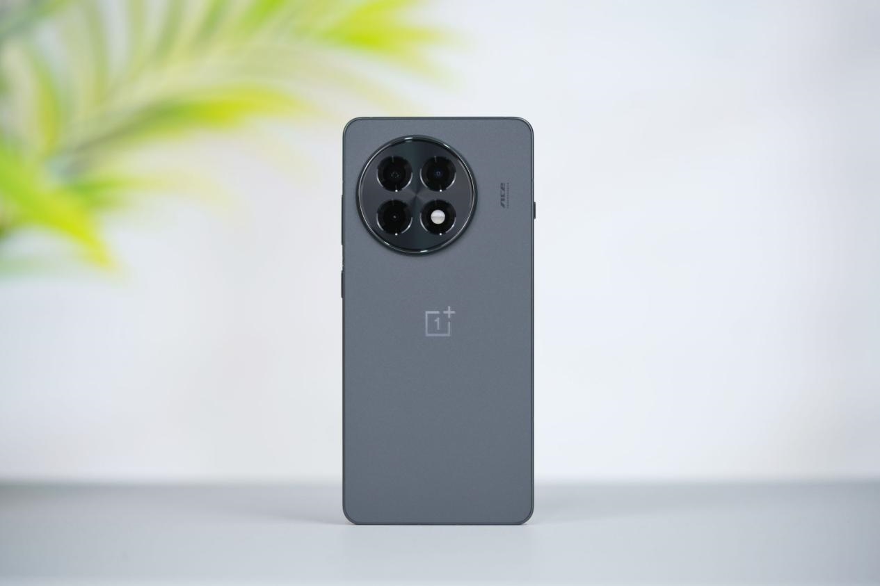 OnePlus Ace 5 Pro về Việt Nam, rẻ bằng nửa Galaxy S24 Ultra Snapdragon 8 Elite pin 6100 mAh sạc 100W