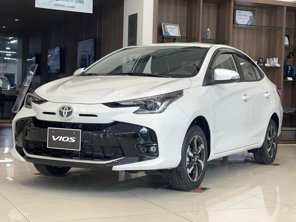 Giá Toyota Vios lăn bánh đầu tháng 2/2025 ‘rẻ như bèo’, đẩy Hyundai Accent và Honda City vào thế khó