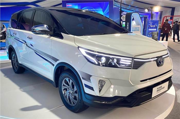 Ảnh thực tế \'ông hoàng MPV\' Toyota Innova EV hoàn toàn mới: Thiết kế đẹp long lanh, trang bị xịn sò