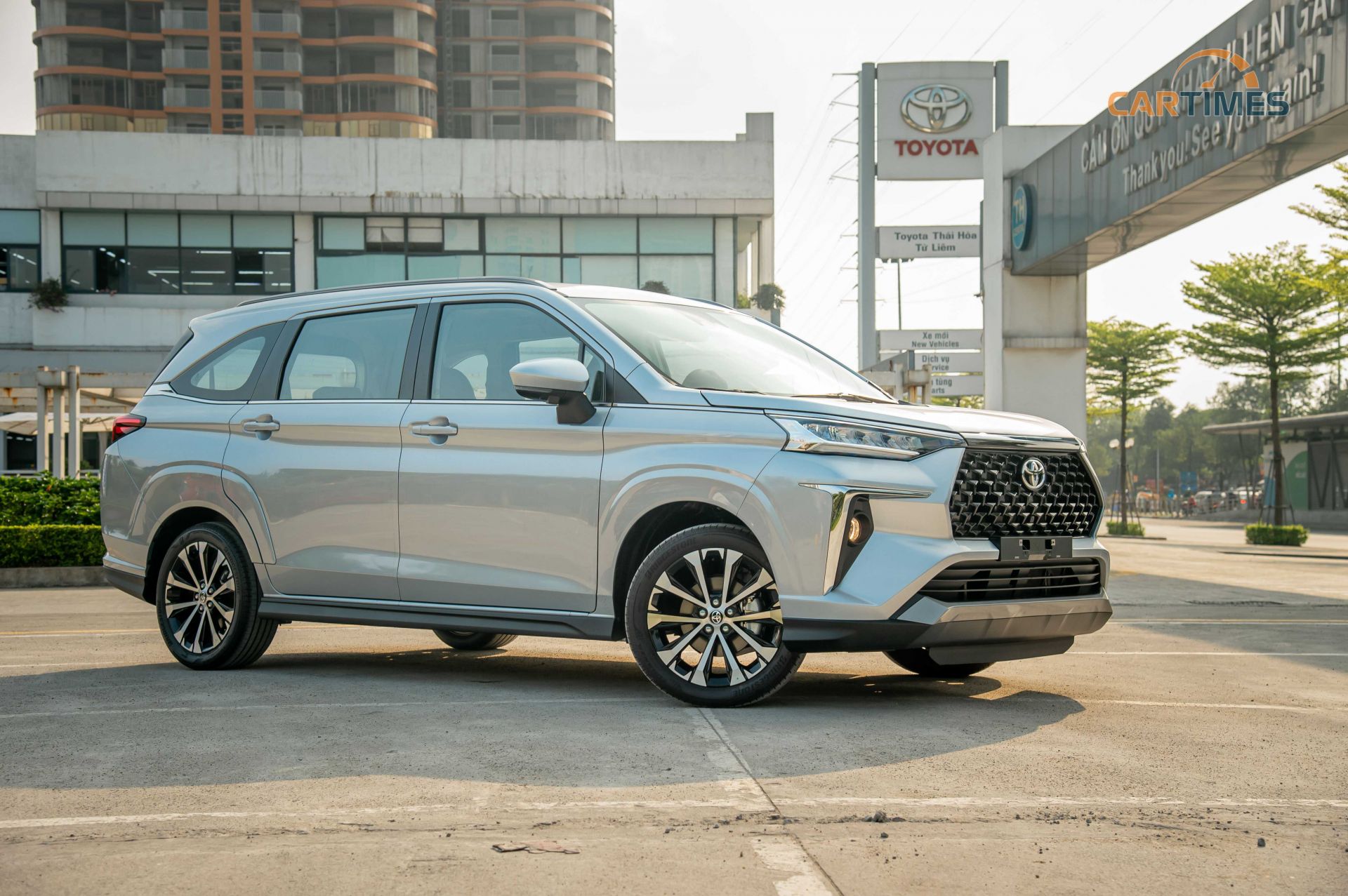 Giá xe Toyota Veloz Cross lăn bánh \'cực mềm\' đầu tháng 3/2025, quyết soán ngôi Mitsubishi Xpander