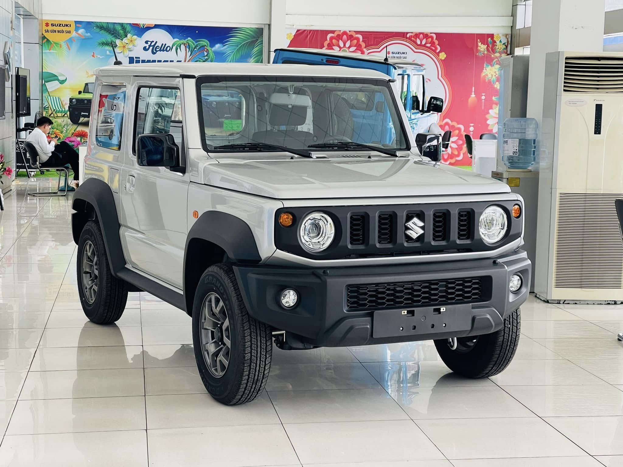 Từ \'hàng hot\' đến giảm giá sốc: Suzuki Jimny \'ế\' khách, đại lý xả kho
